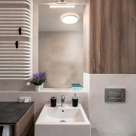 Apartwro 8th - Square, Railway Station *