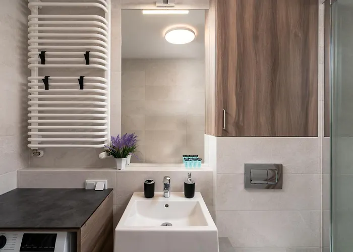 Apartwro 8th - Square, Railway Station *