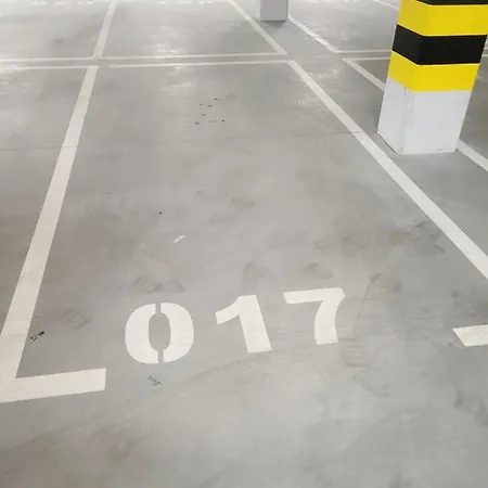 Apartwro 8th - Square, Railway Station